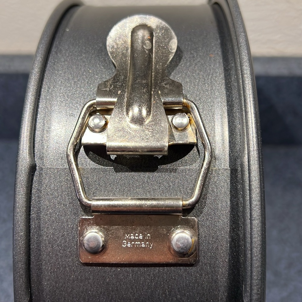 Springform pan 9” - Picture 4 of 7